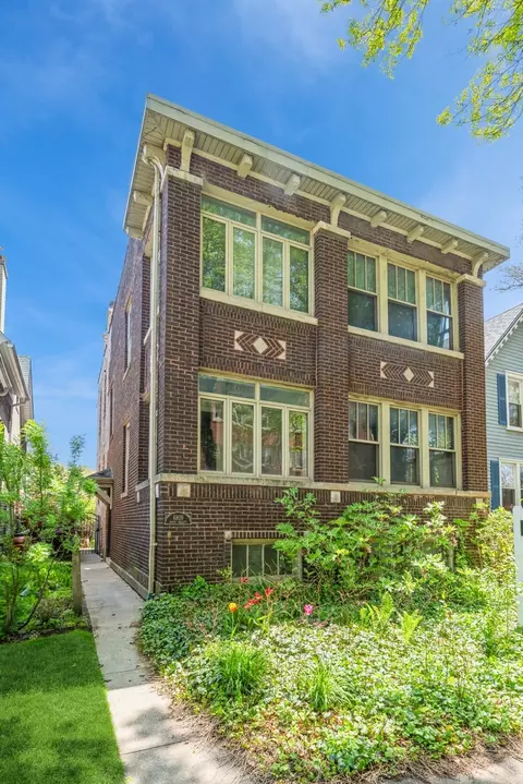6809 N Wolcott Ave, Chicago, IL 60626