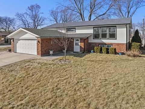 8532 W 145th St, Orland Park, IL 60462