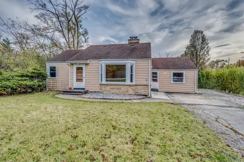 17 W517 Manor Ln, Villa Park, IL 60181