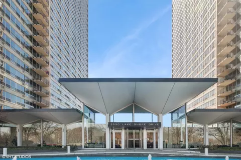 3550 N Lake Shore Dr #1013, Chicago, IL 60657