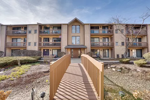 115 Olesen Dr #1I, Naperville, IL 60540