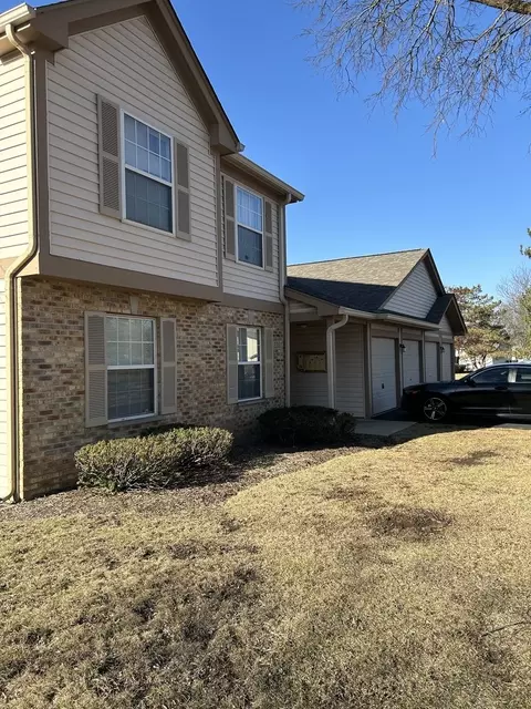 1101 Canterbury Ct #A, Elgin, IL 60120