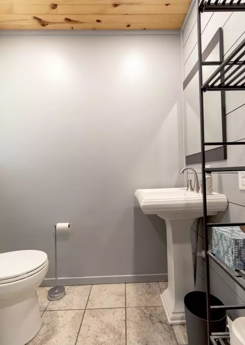 Bath - 1455 N Gorham Rd, Morris, IL 60450 photo 2 of 4