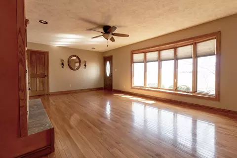 Living - 1455 N Gorham Rd, Morris, IL 60450 photo 2 of 4