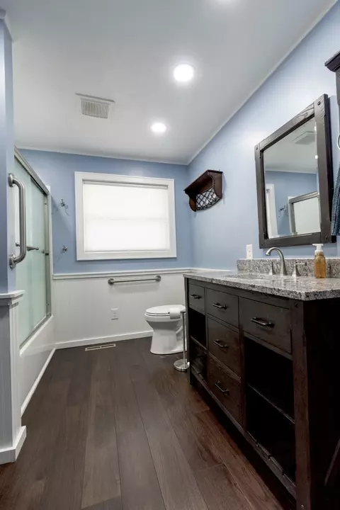 Bath - 1455 N Gorham Rd, Morris, IL 60450 photo 3 of 4