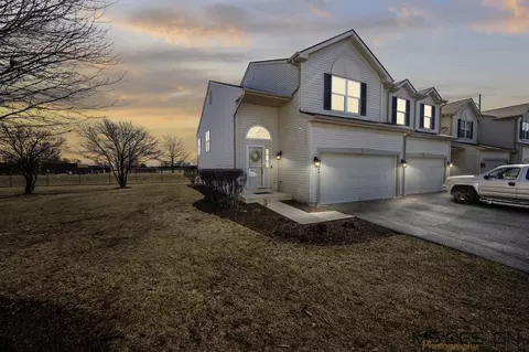 649 Sterling Ct, Dekalb, IL 60115