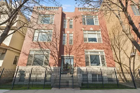 632 N Racine Ave #3S, Chicago, IL 60642