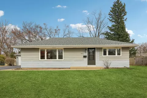 11 Prospect Rd, Lake Zurich, IL 60047