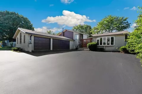 1051 63rd St, Downers Grove, IL 60516