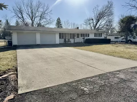 106 S Steele St, Cherry, IL 61317