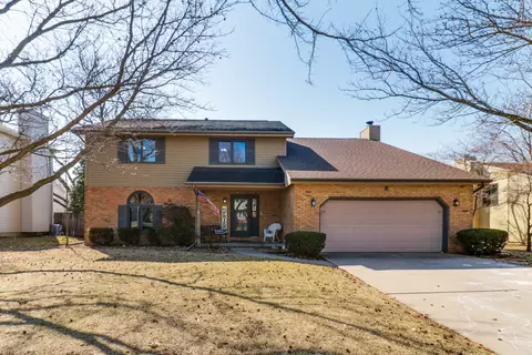 40 Chiswick Cir, Bloomington, IL 61704