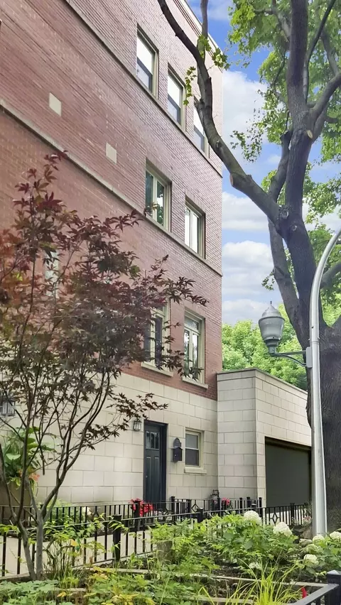 1357 W Schubert Ave, Chicago, IL 60614