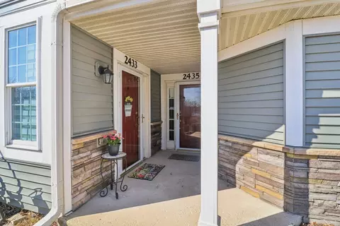 2433 Golf Ridge Cir, Naperville, IL 60563
