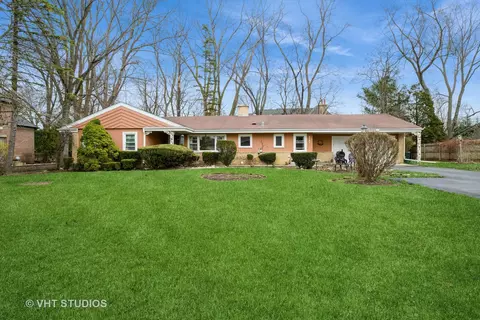 2121 Mickey Ln, Glenview, IL 60025