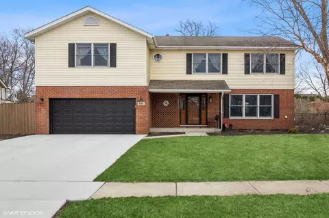 110 Wind Crest Ln, New Lenox, IL 60451