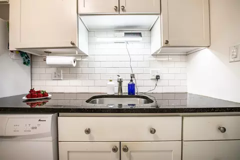 Kitchen - 1500 Robin Cir #218, Hoffman Estates, IL 60169 photo 4 of 4