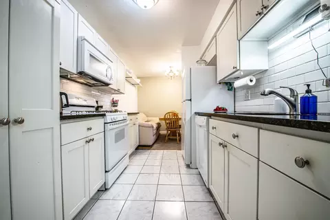 Kitchen - 1500 Robin Cir #218, Hoffman Estates, IL 60169 photo 1 of 4