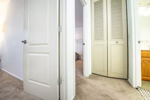Entry Way - 1500 Robin Cir #218, Hoffman Estates, IL 60169 photo 2 of 3