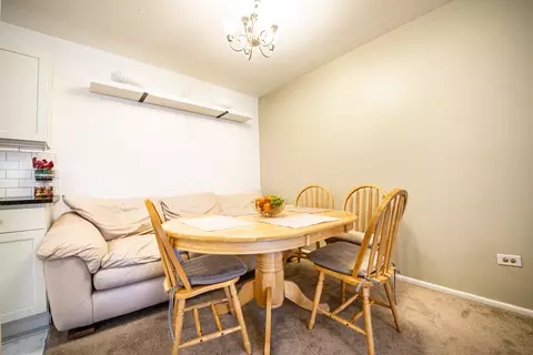 Dining - 1500 Robin Cir #218, Hoffman Estates, IL 60169 photo 3 of 4