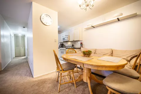 Dining - 1500 Robin Cir #218, Hoffman Estates, IL 60169 photo 1 of 4