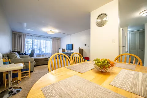Dining - 1500 Robin Cir #218, Hoffman Estates, IL 60169 photo 4 of 4