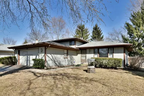 5 S553 Tartan Ln, Naperville, IL 60563