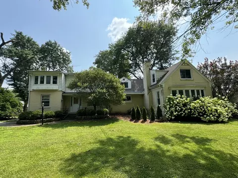 1009 Rawson Bridge Rd, Cary, IL 60013