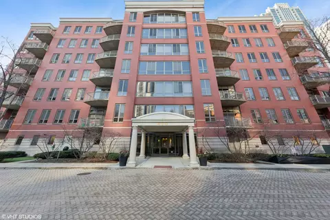 400 N Clinton St #403, Chicago, IL 60654