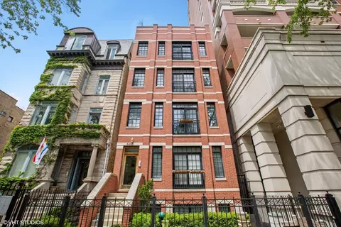 842 W Grace St #2, Chicago, IL 60613
