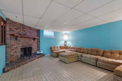 Living - Undisclosed, Gurnee, IL 60031 photo 2 of 2