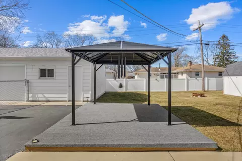 Exterior - Undisclosed, Gurnee, IL 60031 photo 4 of 5