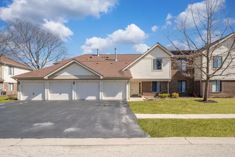 819 E Carriage Ln #3, Palatine, IL 60074