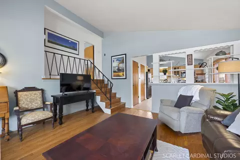 Living - 818 Cadillac Dr, Wheaton, IL 60187 photo 3 of 4