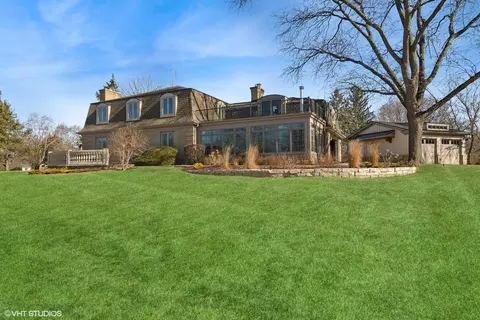 145 S Palm Dr, Barrington, IL 60010