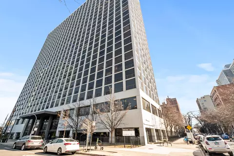 4343 N Clarendon Ave #1901, Chicago, IL 60613