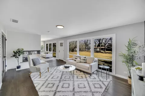Living - 815 Brookwood Dr, Olympia Fields, IL 60461 photo 5 of 5