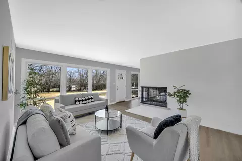 Living - 815 Brookwood Dr, Olympia Fields, IL 60461 photo 3 of 5