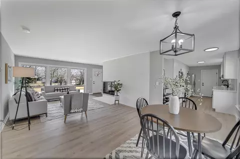 Dining - 815 Brookwood Dr, Olympia Fields, IL 60461 photo 2 of 4