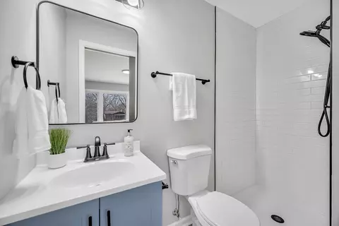Bath - 815 Brookwood Dr, Olympia Fields, IL 60461 photo 1 of 3