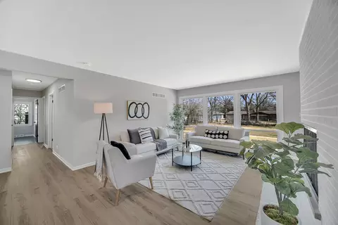 Living - 815 Brookwood Dr, Olympia Fields, IL 60461 photo 2 of 5