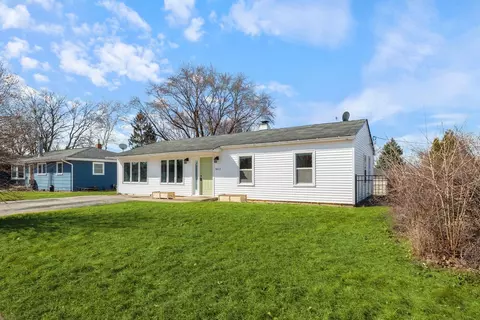 1411 Fairview Ln, Mchenry, IL 60051