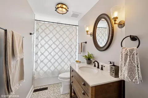 Bath - 79 Brinker Rd, Barrington Hills, IL 60010 photo 2 of 2
