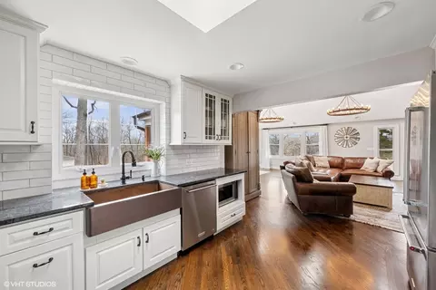 Kitchen - 79 Brinker Rd, Barrington Hills, IL 60010 photo 3 of 4