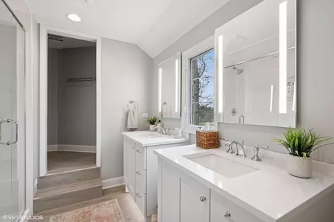 Bath - 79 Brinker Rd, Barrington Hills, IL 60010 photo 1 of 2