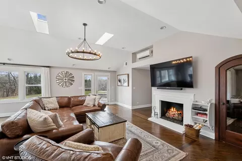 Living - 79 Brinker Rd, Barrington Hills, IL 60010 photo 5 of 6