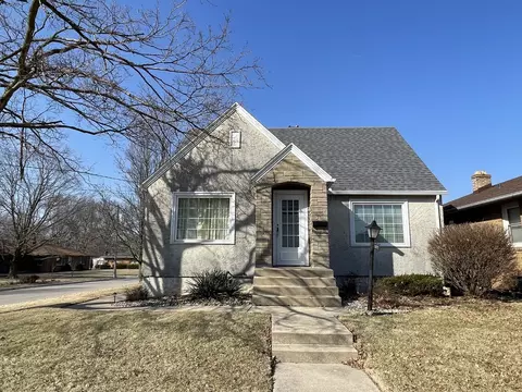 727 11th St, Peru, IL 61354