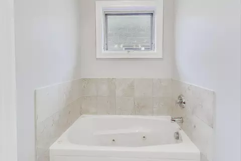 Bath - Undisclosed, Chicago, IL 60640 photo 2 of 4