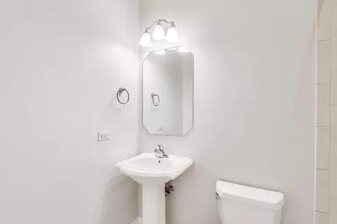 Bath - Undisclosed, Chicago, IL 60640 photo 3 of 4