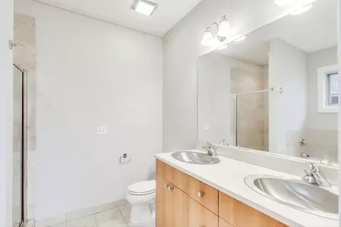 Bath - Undisclosed, Chicago, IL 60640 photo 1 of 4