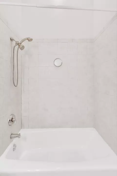 Bath - Undisclosed, Chicago, IL 60640 photo 4 of 4